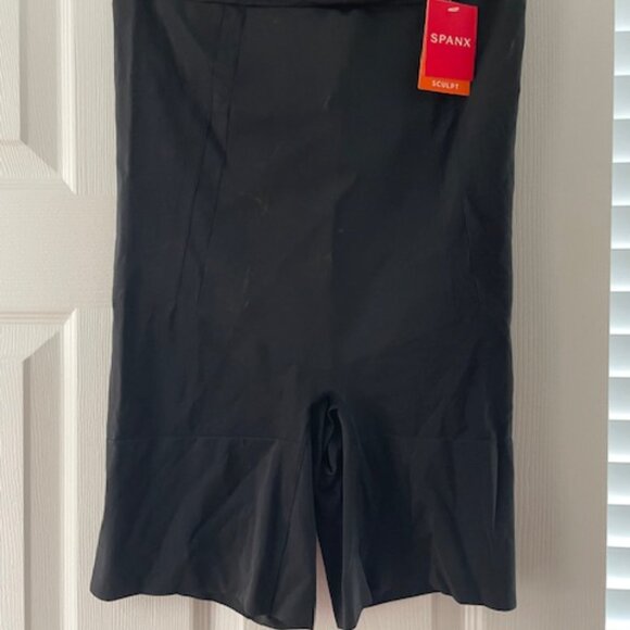 Spanx Oncore High-Waisted Mid-thigh short- NEVER WORN! - Picture 2 of 3